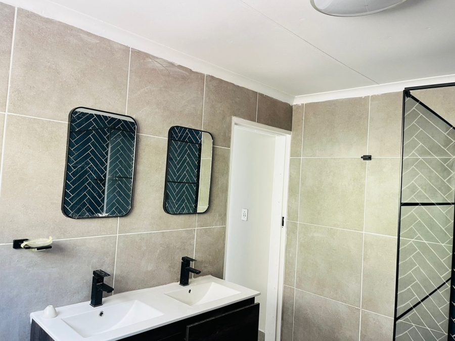 4 Bedroom Property for Sale in Roodekrans Gauteng