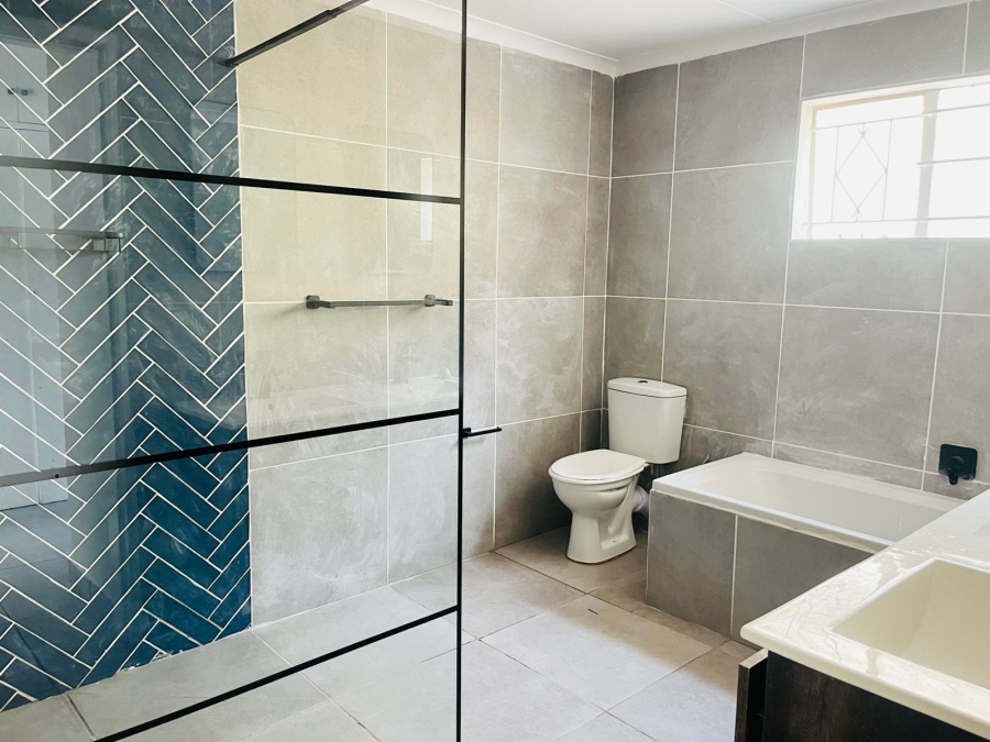 4 Bedroom Property for Sale in Roodekrans Gauteng