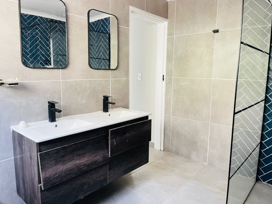 4 Bedroom Property for Sale in Roodekrans Gauteng