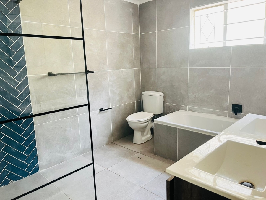4 Bedroom Property for Sale in Roodekrans Gauteng