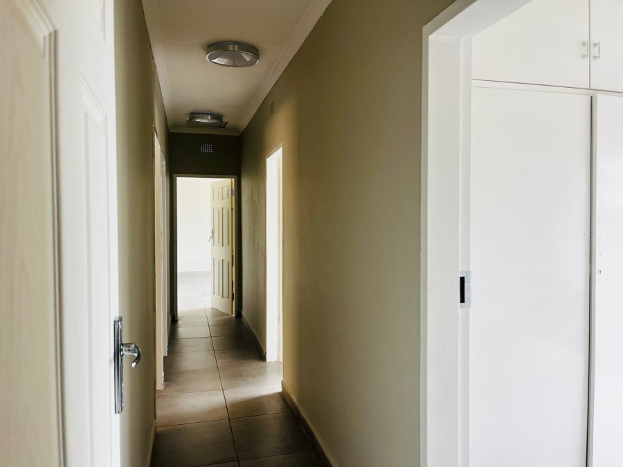 4 Bedroom Property for Sale in Roodekrans Gauteng