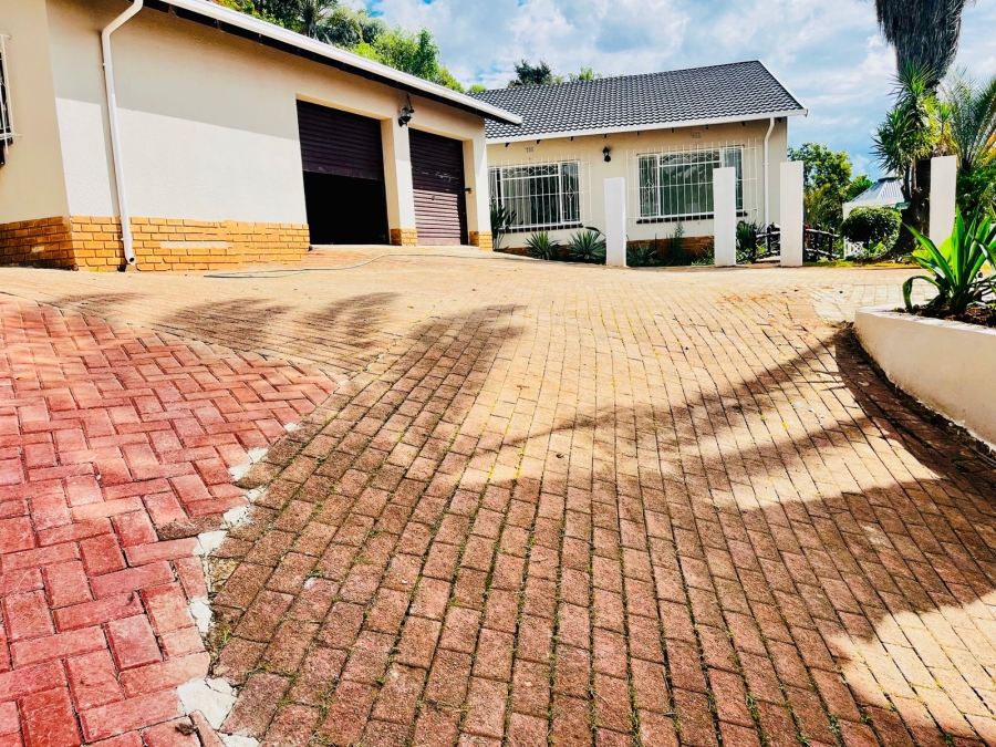 4 Bedroom Property for Sale in Roodekrans Gauteng