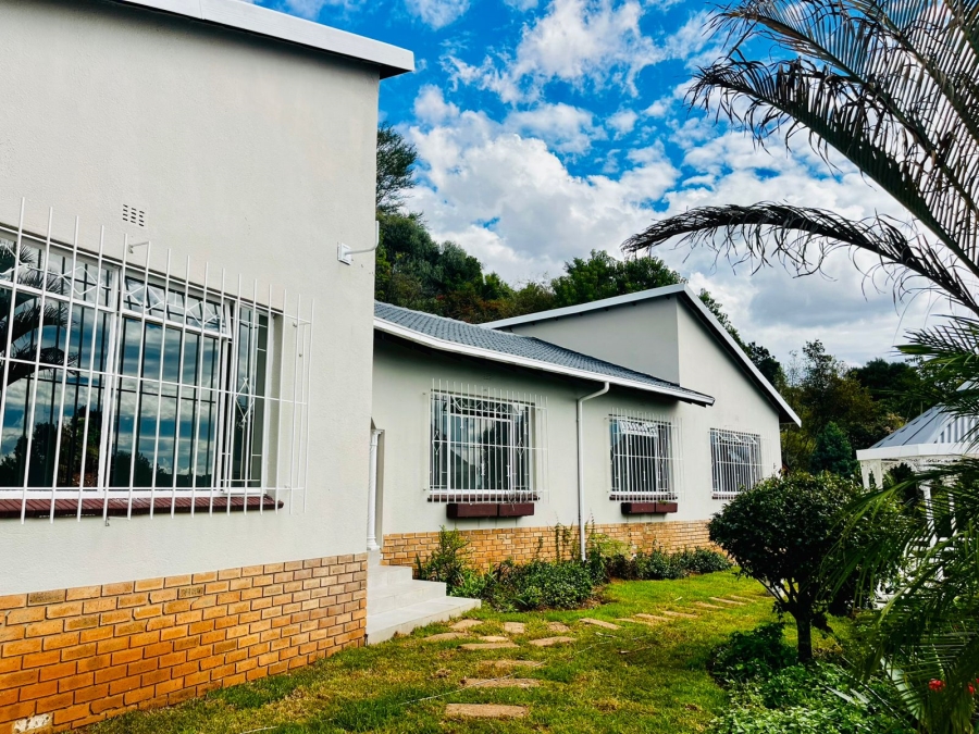 4 Bedroom Property for Sale in Roodekrans Gauteng