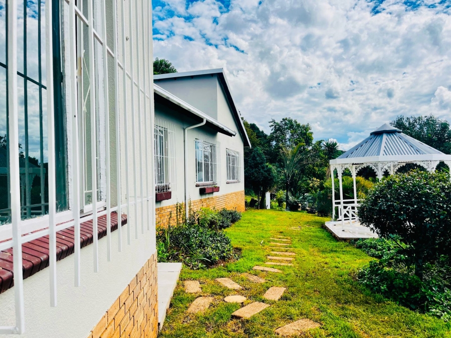 4 Bedroom Property for Sale in Roodekrans Gauteng