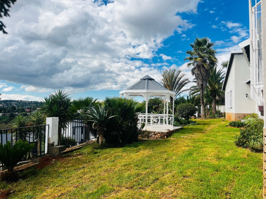 4 Bedroom Property for Sale in Roodekrans Gauteng