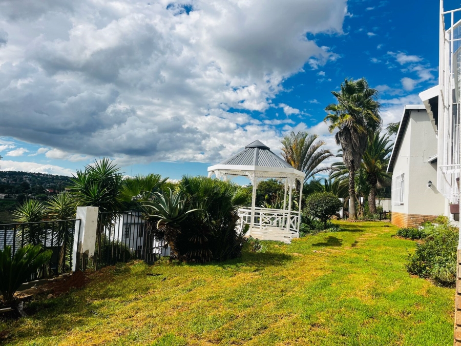 4 Bedroom Property for Sale in Roodekrans Gauteng