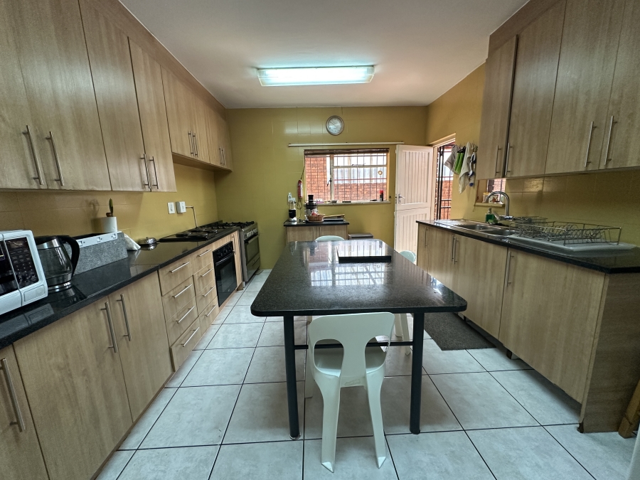 9 Bedroom Property for Sale in Lenasia Ext 1 Gauteng
