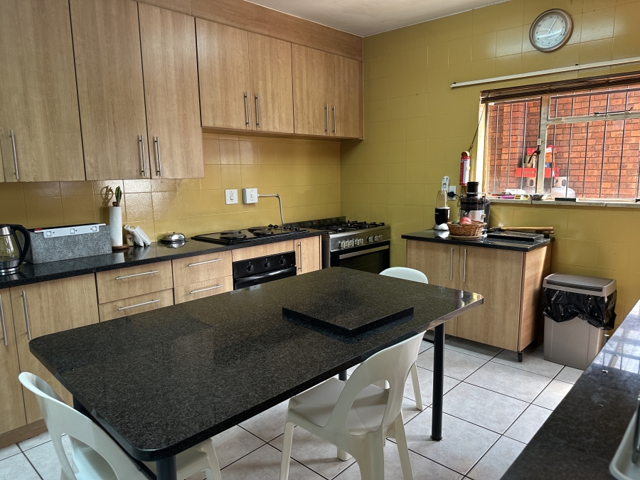 9 Bedroom Property for Sale in Lenasia Ext 1 Gauteng