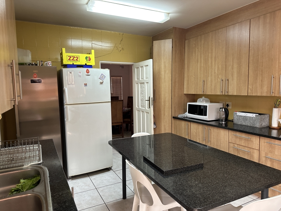 9 Bedroom Property for Sale in Lenasia Ext 1 Gauteng