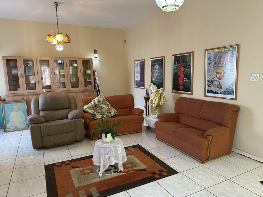 9 Bedroom Property for Sale in Lenasia Ext 1 Gauteng