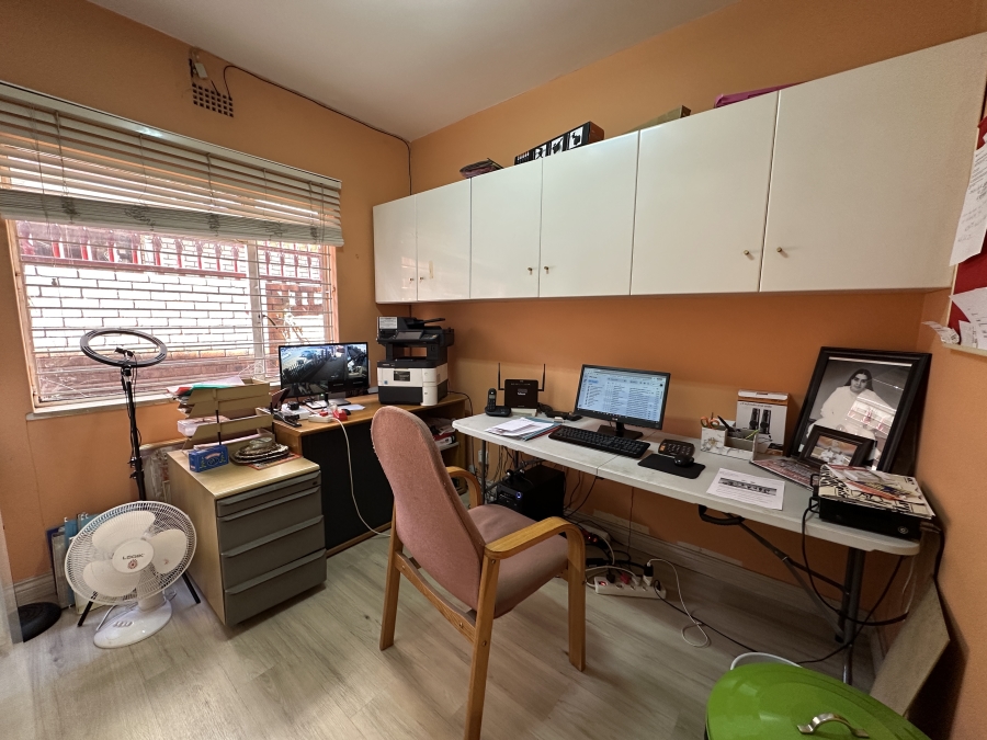 9 Bedroom Property for Sale in Lenasia Ext 1 Gauteng