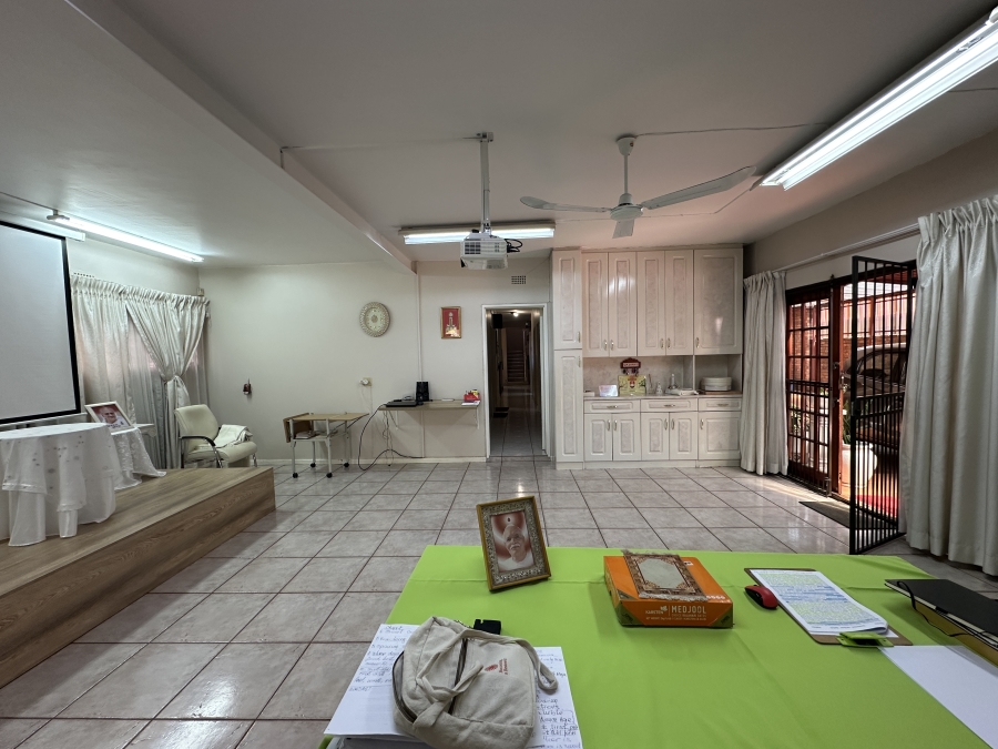 9 Bedroom Property for Sale in Lenasia Ext 1 Gauteng