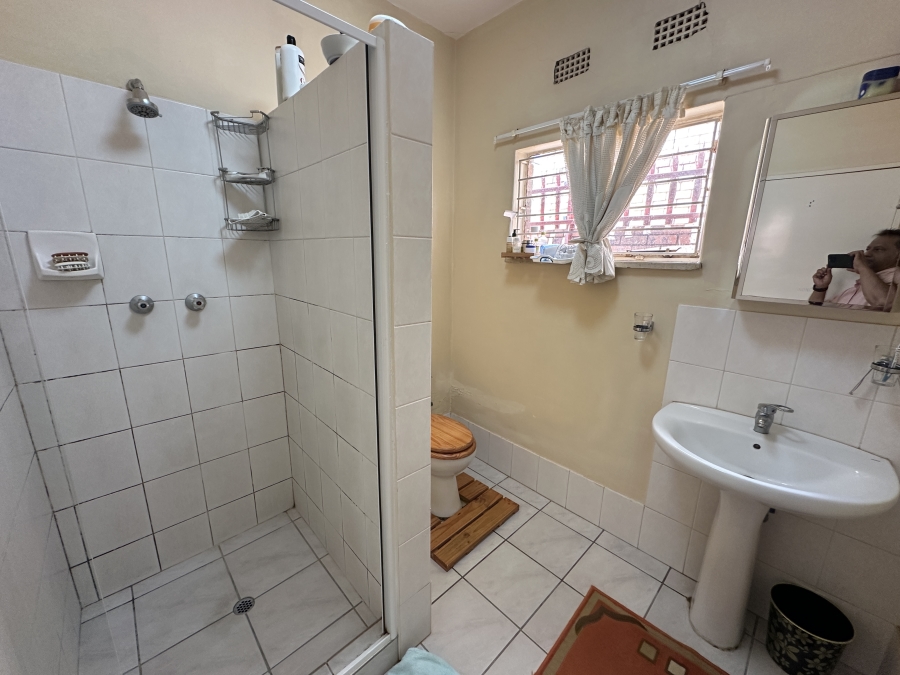9 Bedroom Property for Sale in Lenasia Ext 1 Gauteng