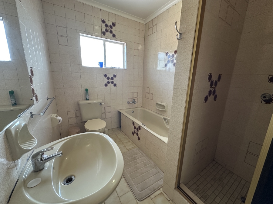 9 Bedroom Property for Sale in Lenasia Ext 1 Gauteng