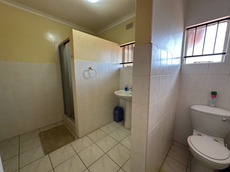 9 Bedroom Property for Sale in Lenasia Ext 1 Gauteng