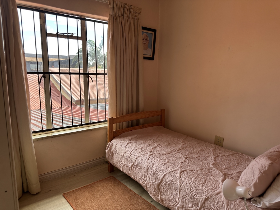 9 Bedroom Property for Sale in Lenasia Ext 1 Gauteng