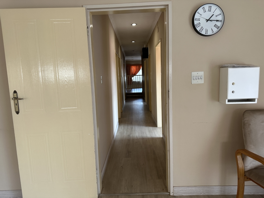 9 Bedroom Property for Sale in Lenasia Ext 1 Gauteng