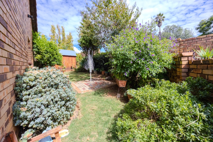2 Bedroom Property for Sale in Discovery Gauteng