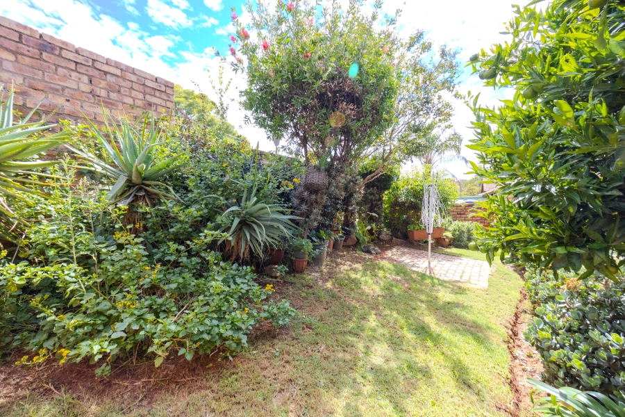 2 Bedroom Property for Sale in Discovery Gauteng