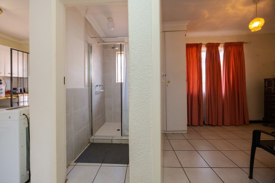 2 Bedroom Property for Sale in Discovery Gauteng