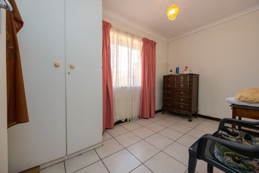 2 Bedroom Property for Sale in Discovery Gauteng