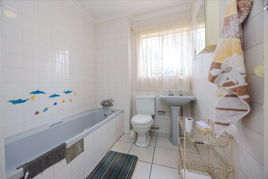 2 Bedroom Property for Sale in Discovery Gauteng