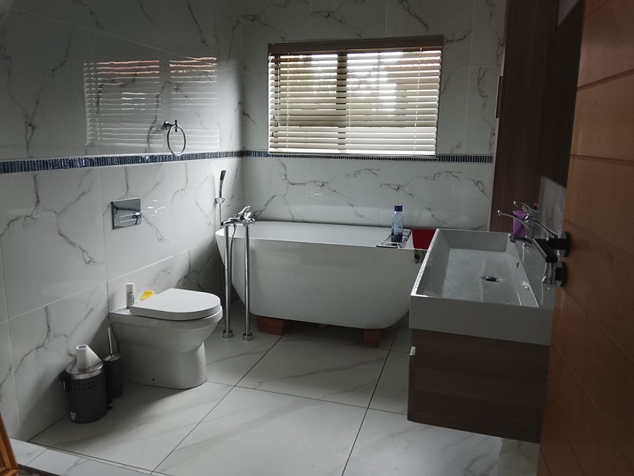 5 Bedroom Property for Sale in Vanderbijlpark SE 8 Gauteng