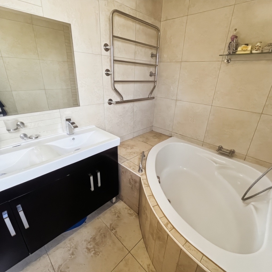 3 Bedroom Property for Sale in Douglasdale Gauteng