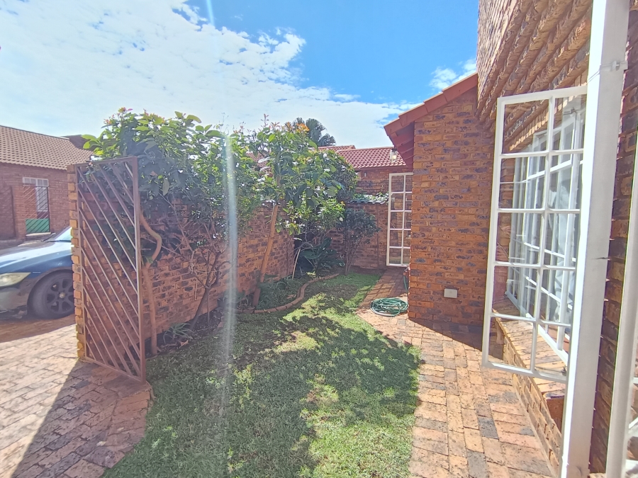 3 Bedroom Property for Sale in Brackendowns Gauteng