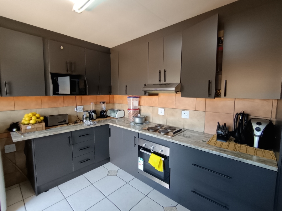 3 Bedroom Property for Sale in Brackendowns Gauteng