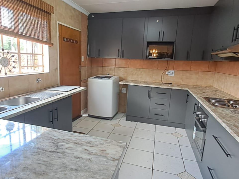 3 Bedroom Property for Sale in Brackendowns Gauteng
