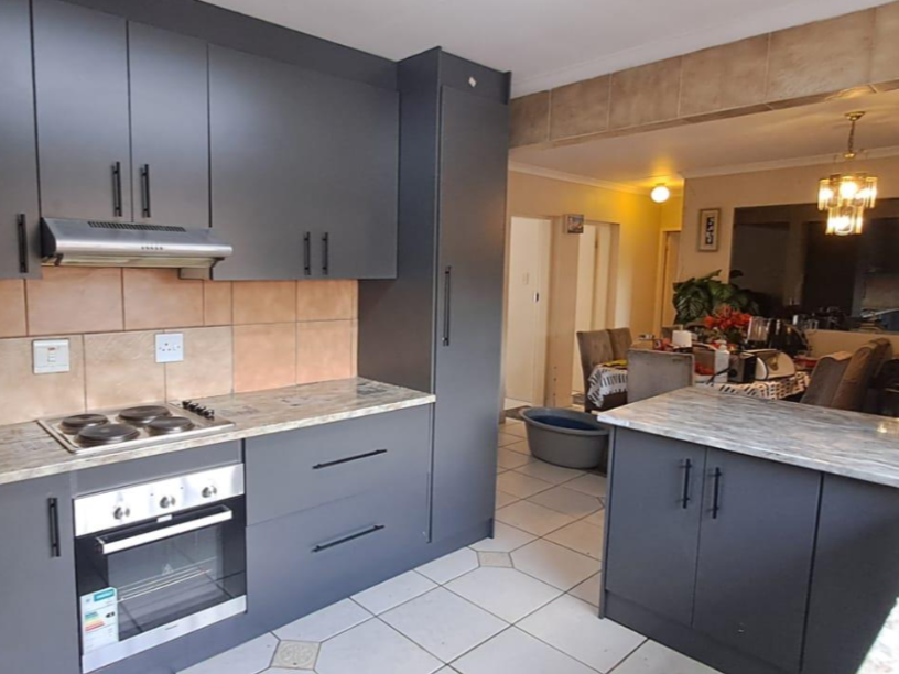 3 Bedroom Property for Sale in Brackendowns Gauteng