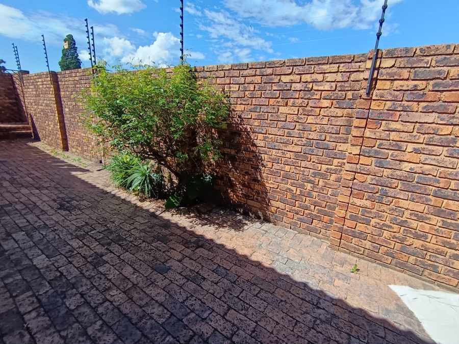 3 Bedroom Property for Sale in Brackendowns Gauteng