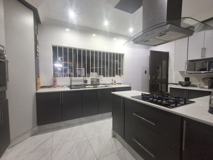 3 Bedroom Property for Sale in Falcon Ridge Gauteng