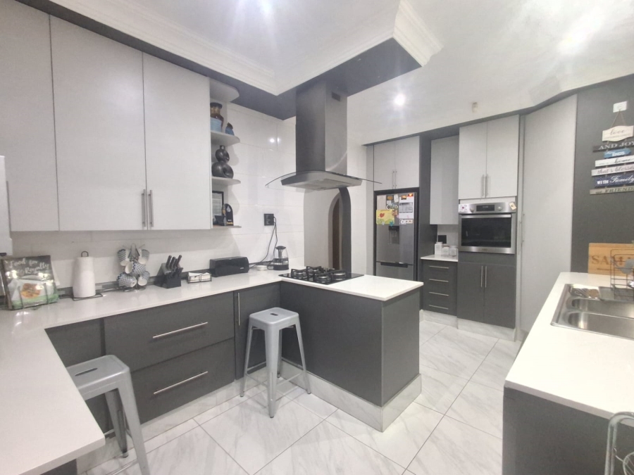 3 Bedroom Property for Sale in Falcon Ridge Gauteng