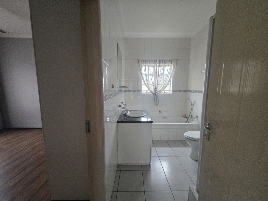 3 Bedroom Property for Sale in Eldoraigne Gauteng