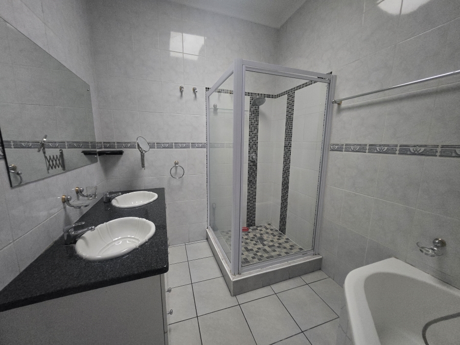 3 Bedroom Property for Sale in Eldoraigne Gauteng
