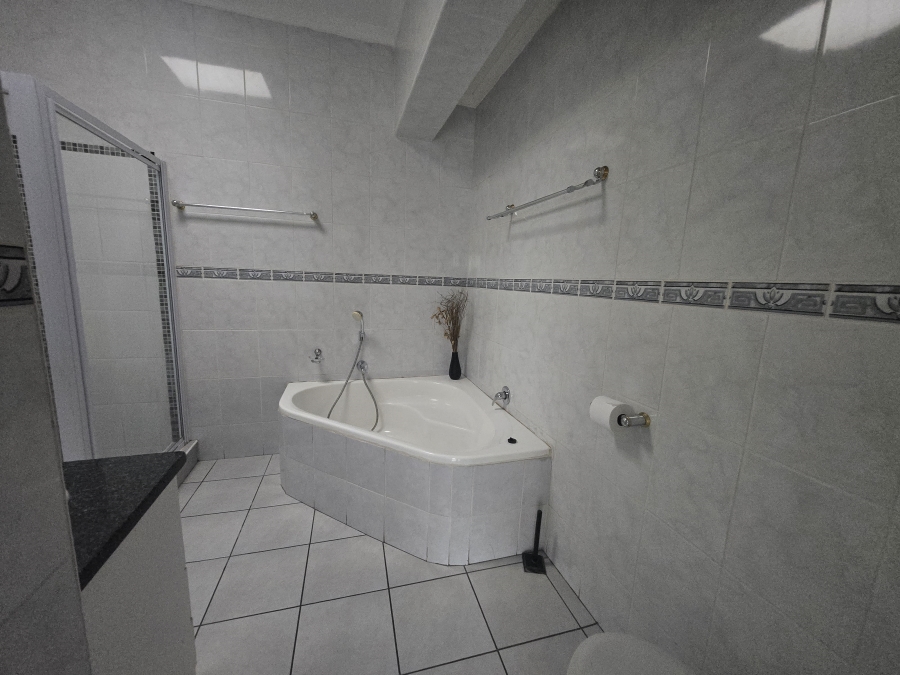 3 Bedroom Property for Sale in Eldoraigne Gauteng