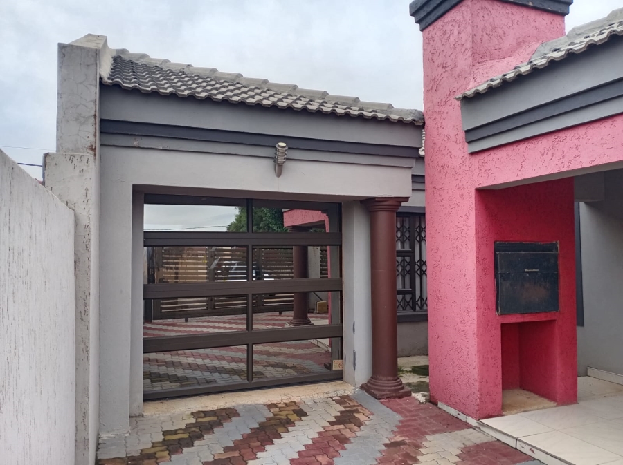 3 Bedroom Property for Sale in Mahube Valley Gauteng