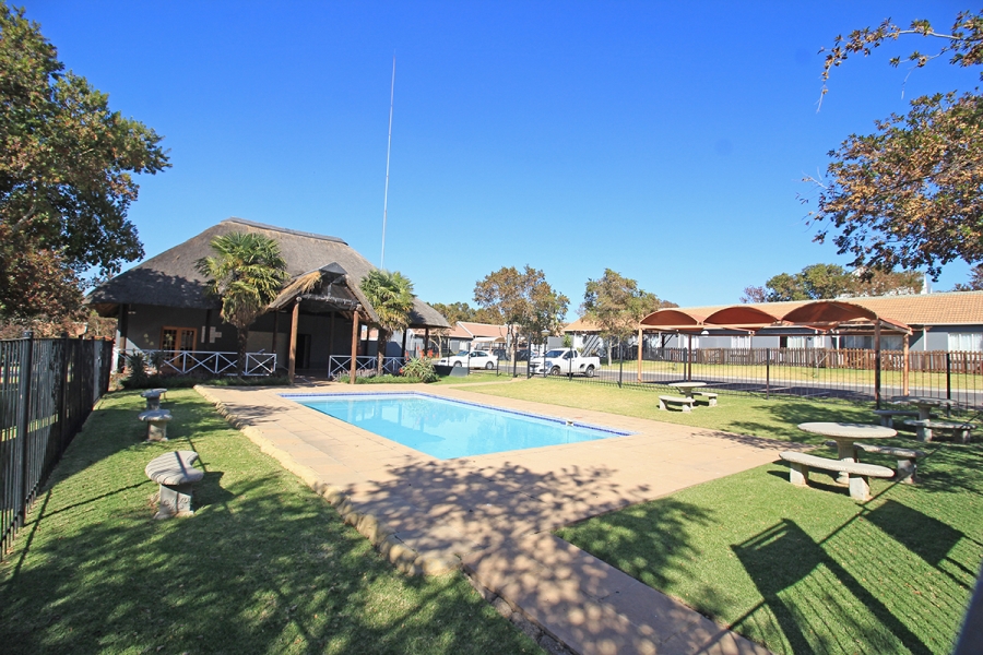 2 Bedroom Property for Sale in Greenstone Hill Gauteng