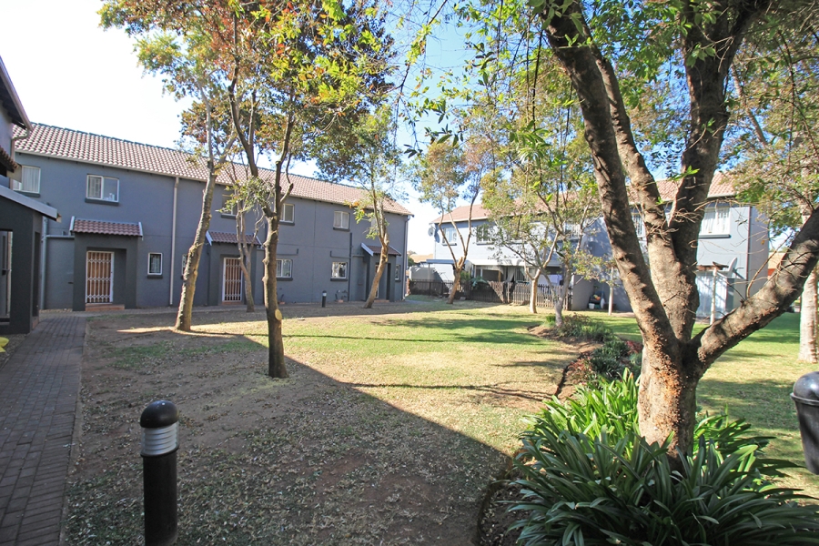 2 Bedroom Property for Sale in Greenstone Hill Gauteng