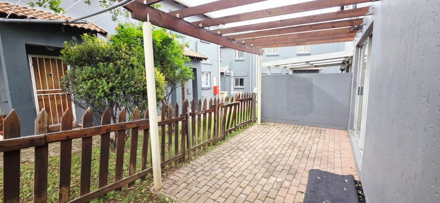 2 Bedroom Property for Sale in Greenstone Hill Gauteng