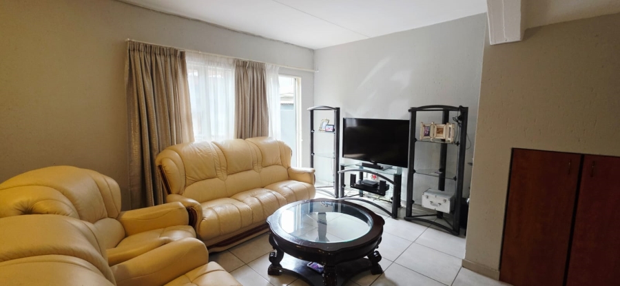 2 Bedroom Property for Sale in Greenstone Hill Gauteng