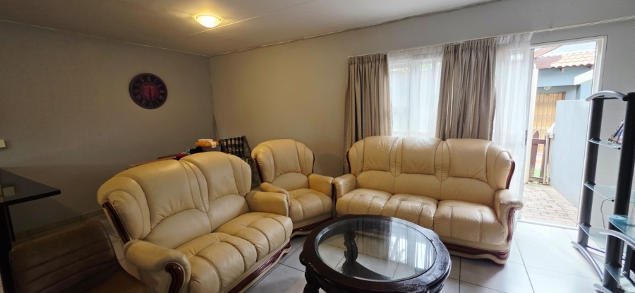 2 Bedroom Property for Sale in Greenstone Hill Gauteng