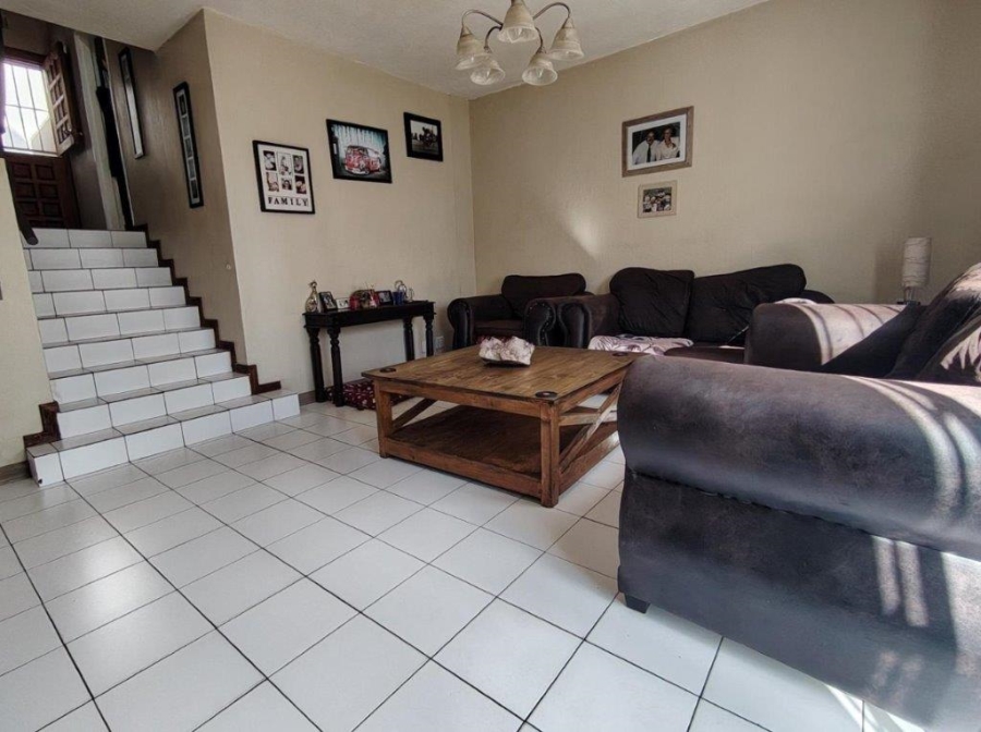 2 Bedroom Property for Sale in Sunnyrock Gauteng