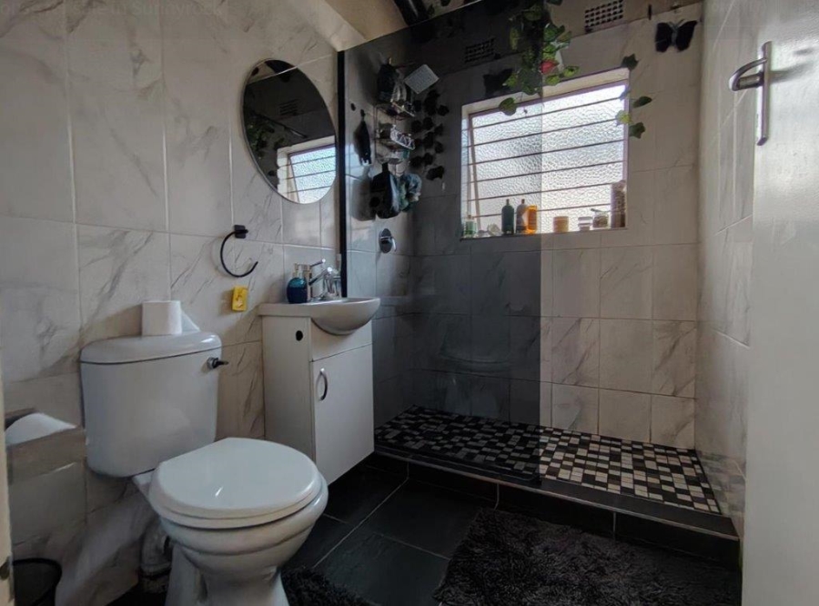 2 Bedroom Property for Sale in Sunnyrock Gauteng