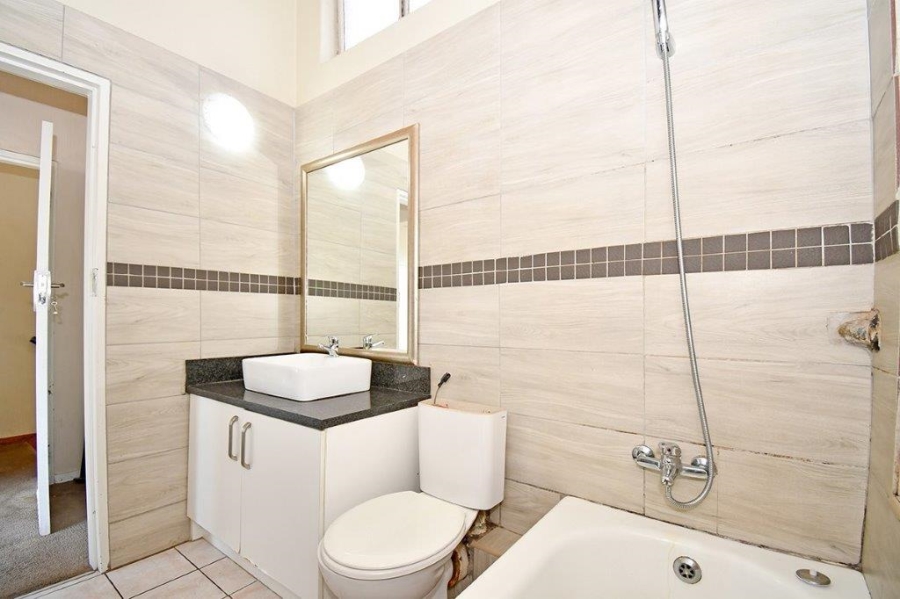 2 Bedroom Property for Sale in Sunnyrock Gauteng