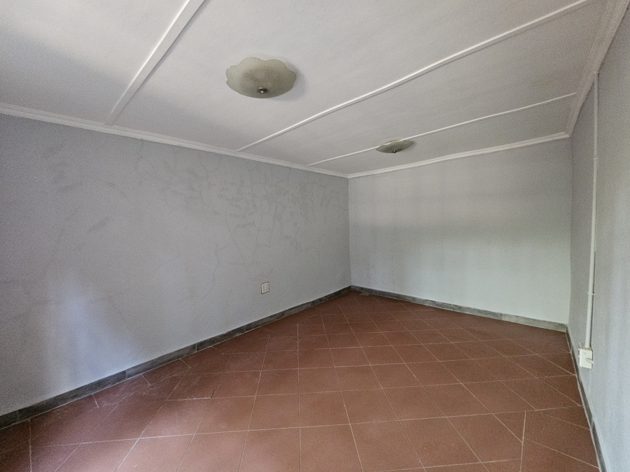 To Let Commercial Property for Rent in Raslouw Gauteng