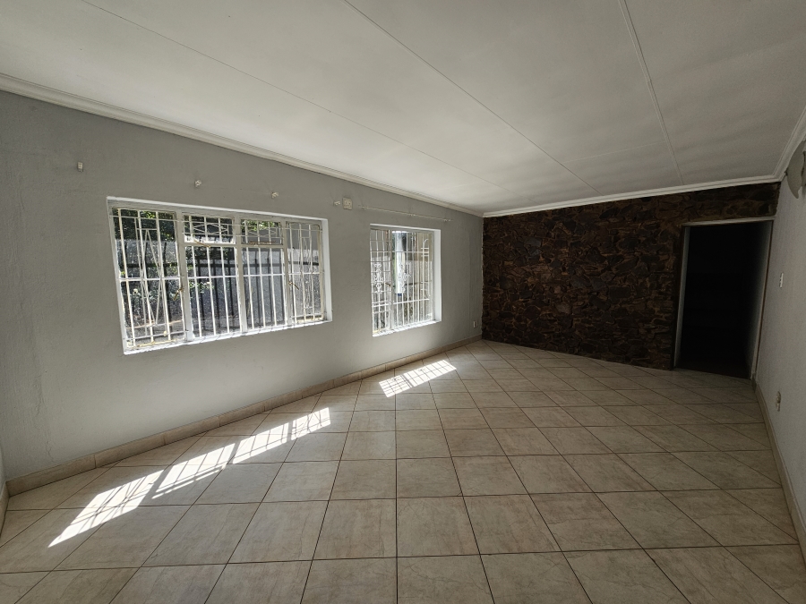To Let Commercial Property for Rent in Raslouw Gauteng