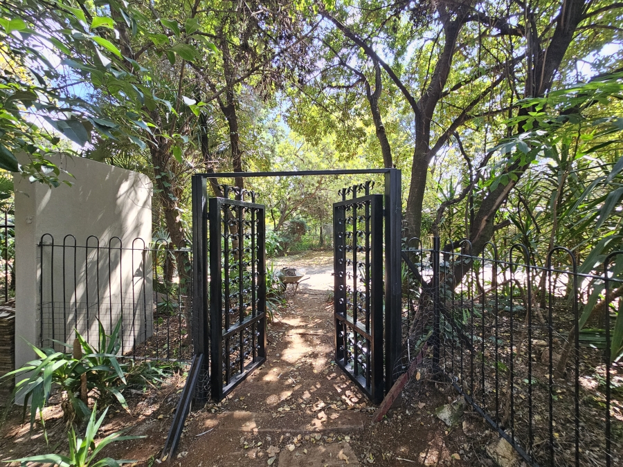 To Let Commercial Property for Rent in Raslouw Gauteng